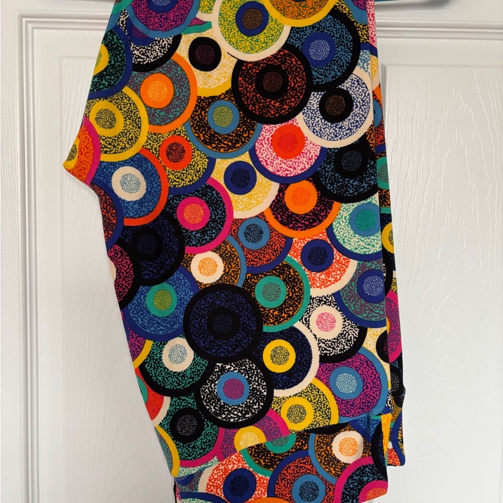 Lularoe Colorful Circle Pattern leggings, size TC2